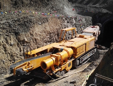 徐工基础自主研发的三台XTR系列隧道掘进机助力西藏水利工程建设