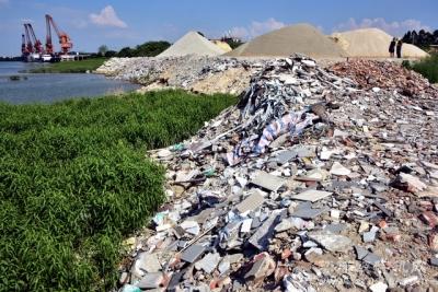 中国建筑垃圾危与机:年产逼近30亿吨,再利用能力仅1亿吨 