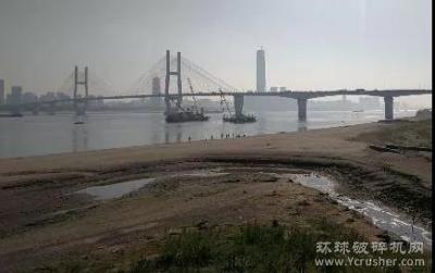 长江武汉段水位创十年新低，海事部门力保船舶航行畅通！
