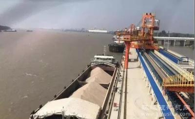 两期共建设4个3000t级散货泊位，九江港城西砂石集散中心码头施工全面启动
