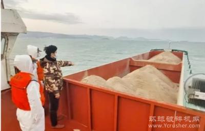 福建福州海警局连续查获3起非法盗采海砂案，查扣海砂约3万吨！