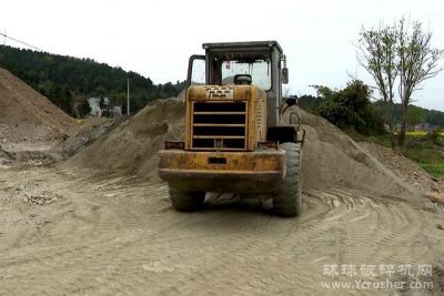 环保曝光台：凯江沿岸有人偷挖盗采砂石！