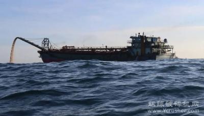 中国海警局直属第三局在台湾浅滩附近海域成功查获一起涉嫌非法采砂案