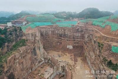 广西岑溪市花岗岩矿山“开膛破肚”粗放式开采，生态破坏严重 