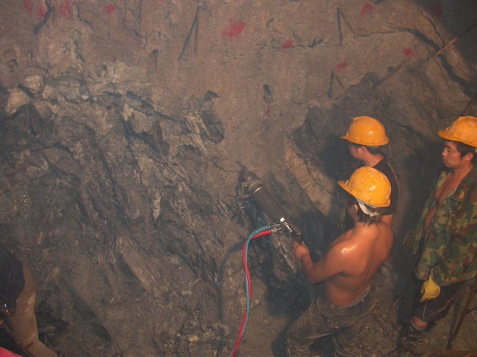 矿山洞采城市隧道岩石矿开采破拆机械