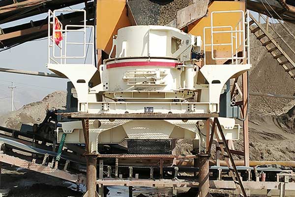  高效制砂破碎机在水泥生产线中的产品图片