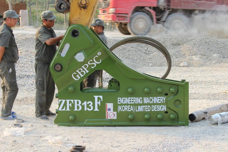 售工兵ZFB13F破碎锤钢钎直径164mm