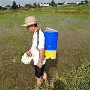  电动多功能抛肥机  大容量电动施肥器