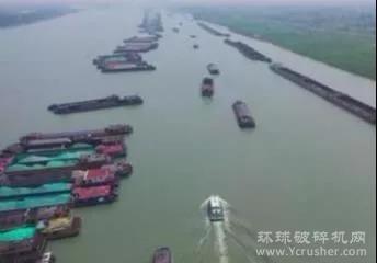 超2000艘船舶滞留 扬州首次启用邵伯湖锚泊船舶