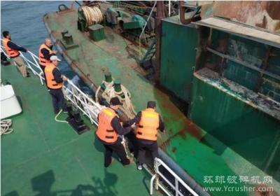 福州强力打击海上非法采砂活动，抓捕3艘采砂船！