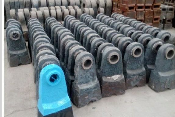 徐州厂家供应各种规格破碎机锤头产品图片
