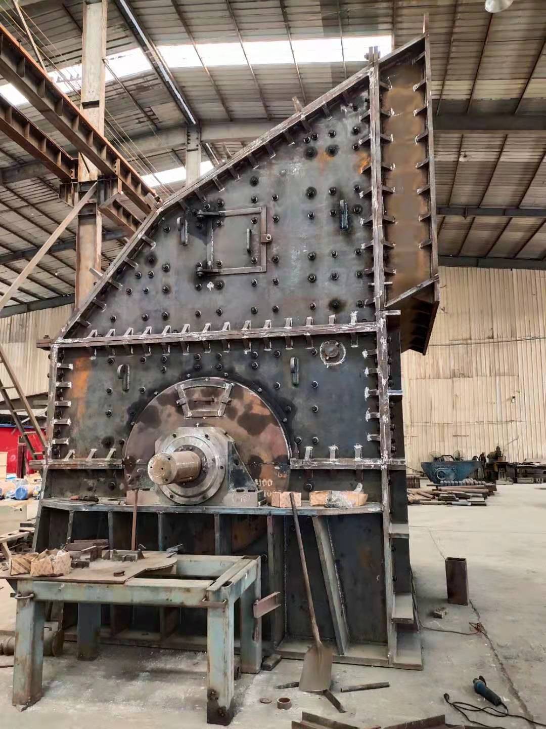 时产1000吨以上的破碎机
