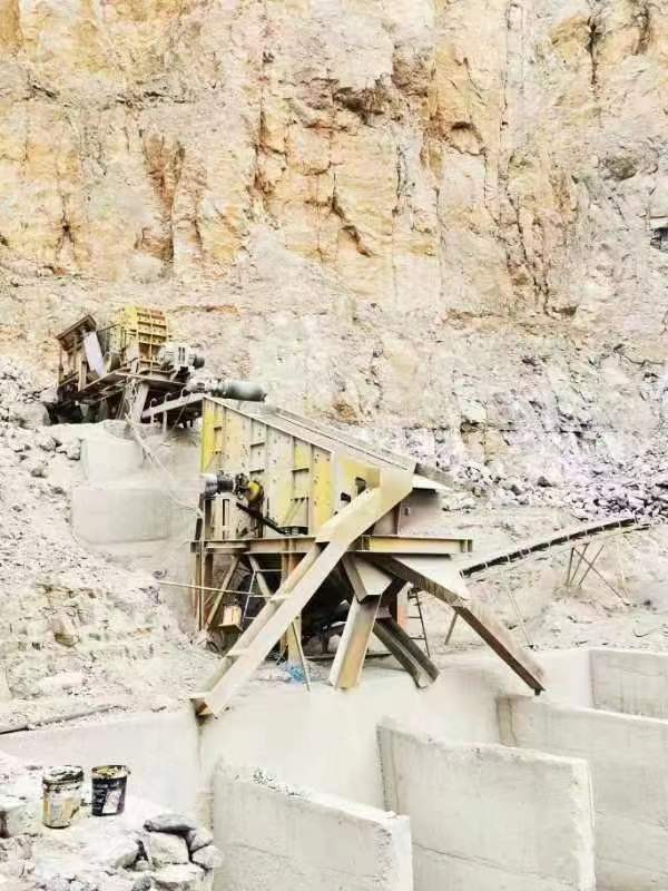 二手日产1500吨半移动石子生产线石料破碎机制砂机出售