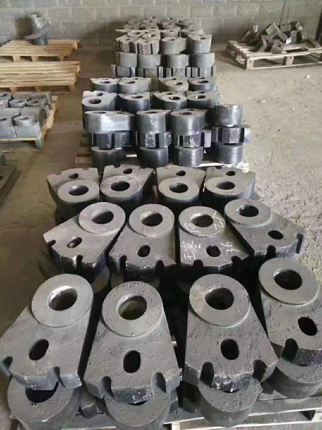 制砂破碎机锤头反击破立轴破耐磨甩锤高铬高锰钢合金锤