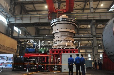 国内最大液压旋回式破碎机在洛阳制造成功