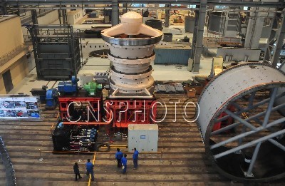 国内最大液压旋回式破碎机在洛阳制造成功