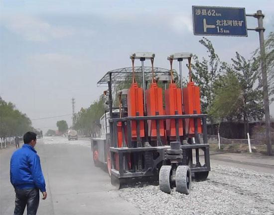 PSJ400特大型多锤头水泥路面破碎机