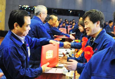 表彰奖励了科技进步优秀设计师和优秀工艺师