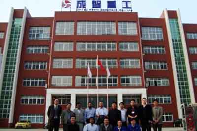 成智重工相关领导与国外客户合影