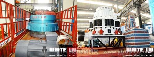 上海巍立路桥发往福建的两台圆锥破碎机设备