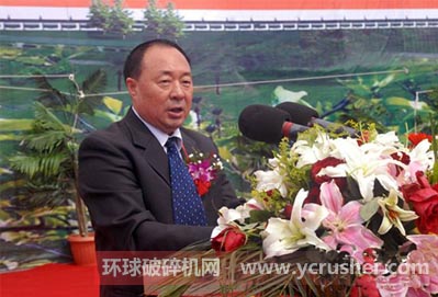 青松集团董事长甘军在动工仪式上讲话