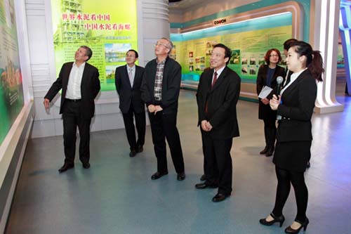 中信重工参观海螺集团展厅，了解海螺集团发展历程和经营情况