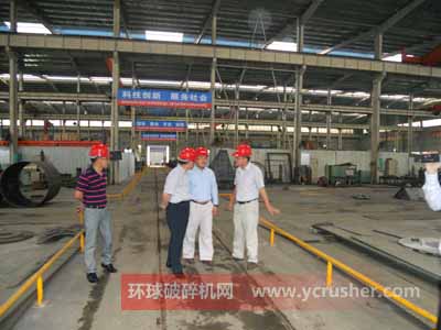 全球某碳酸钙知名制造企业到磨粉机厂家桂林鸿程考察
