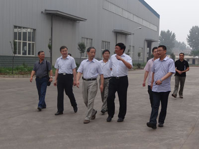洛龙区区委书记李钢锤一行到洛阳大华重工调研