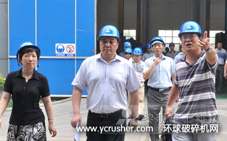 郑州市副市长一行考察黎明重工上街移动破碎站生产车间
