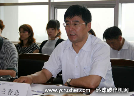 山东煤机集团总经理兰春忠作工作报告