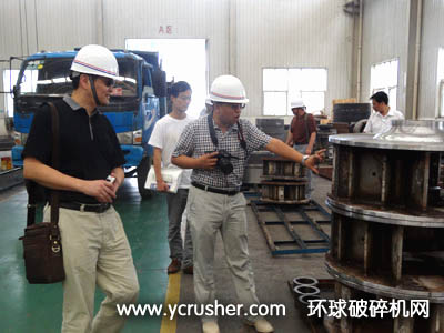 葛洲坝集团一行到洛阳大华重机车间参观