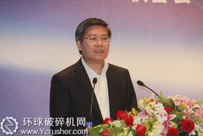 商务部党组成员、部长助理李荣灿做“当前国际国内经贸形势报告