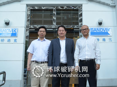 中国水泥网CEO邵俊一行走访山特维克合影留念