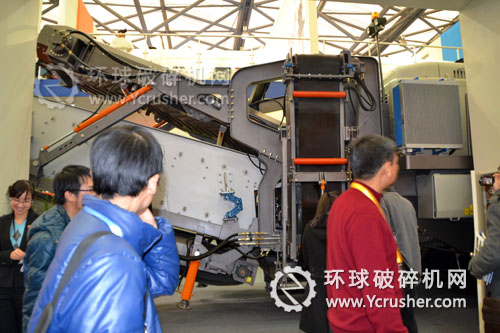上海西芝展示的移动式破碎站设备