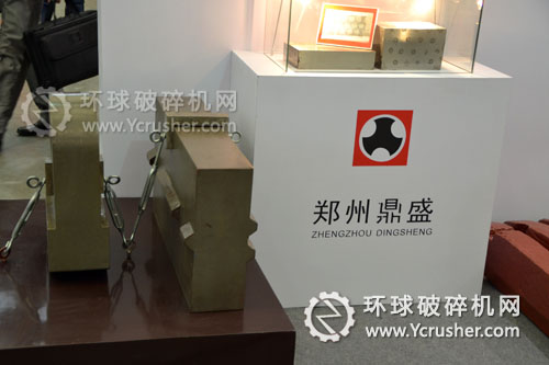 郑州鼎盛展示的新型高铬合金板锤