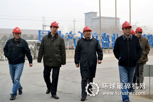 中国建筑材料联合会副会长、中国水泥协会会长雷前治一行莅临郑州鼎盛公司指导