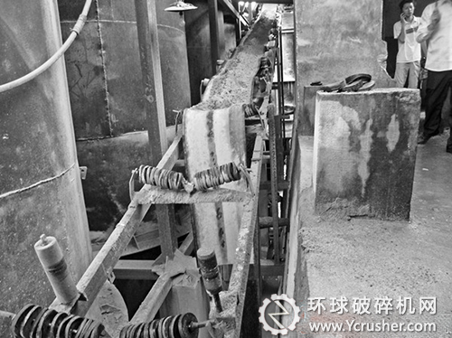 家属讲述卢振森被卷入机器时的情景