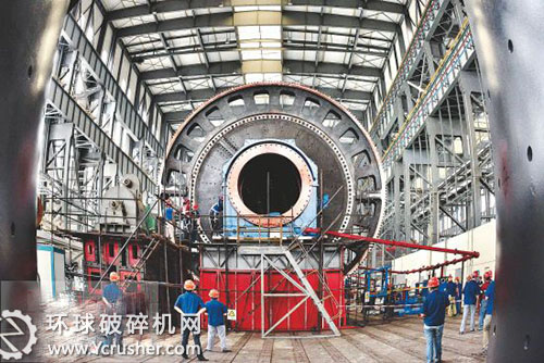 中信重工溢流型球磨机和驱半自磨机总装完毕 即将启运