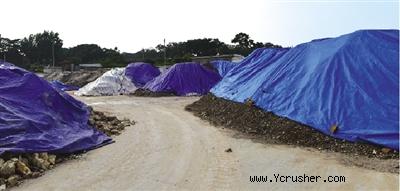 郑州东豫耐火材料有限公司，物料没有完全覆盖。